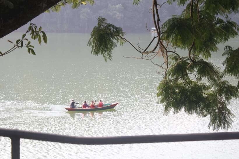 Pokhara: Full-Day Sharing Bus Tour on 7 Iconic Destination - A shared bus day that hits Pokhara’s big icons
