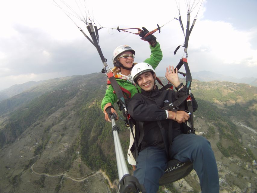 Tandem Paragliding in Pokhara - Getting there from Lakeside: the Pokhara pickup rhythm